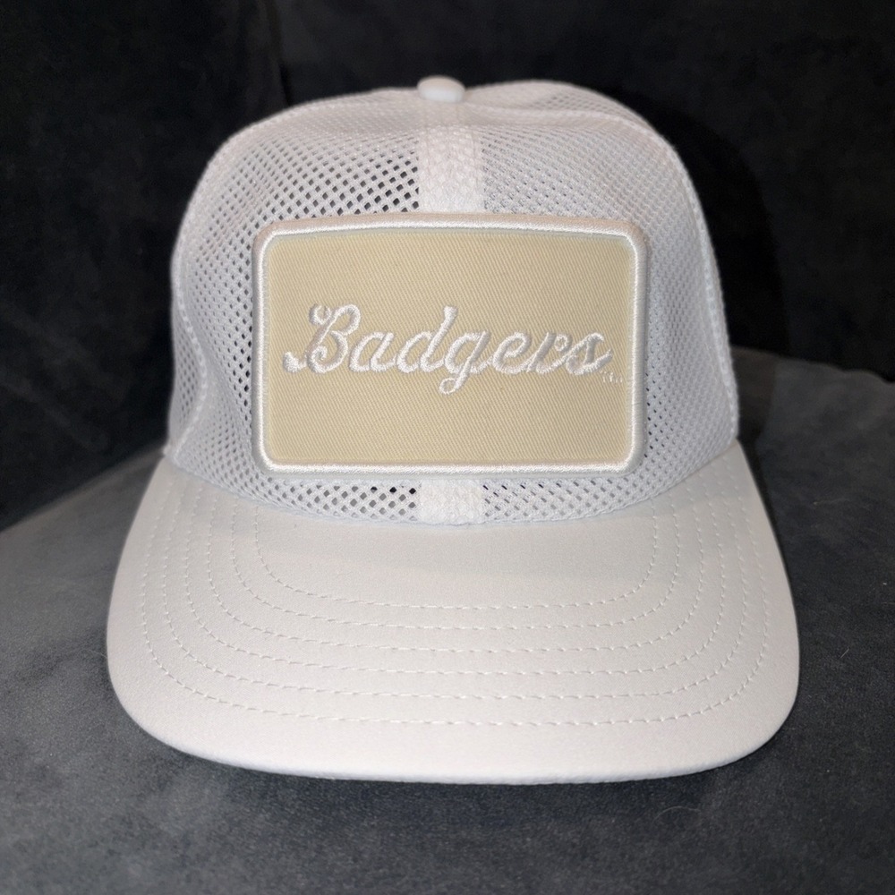 NEW University of Wisconsin Badgers Under Armour White Mesh Cap Hat Adult OSFM